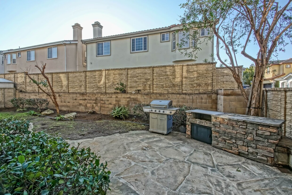 Foto principal - Just Renovated! Beautiful & Spacious, 6BD/...