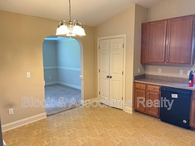 Foto del edificio - 1420 Dexter Ridge Dr