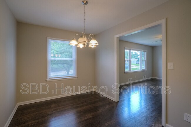 Foto del edificio - 10104 Bellaire Ave