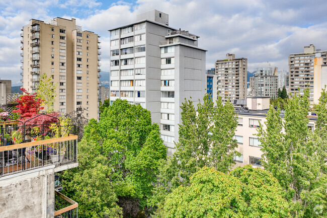 Photo du bâtiment - Connaught Apartments