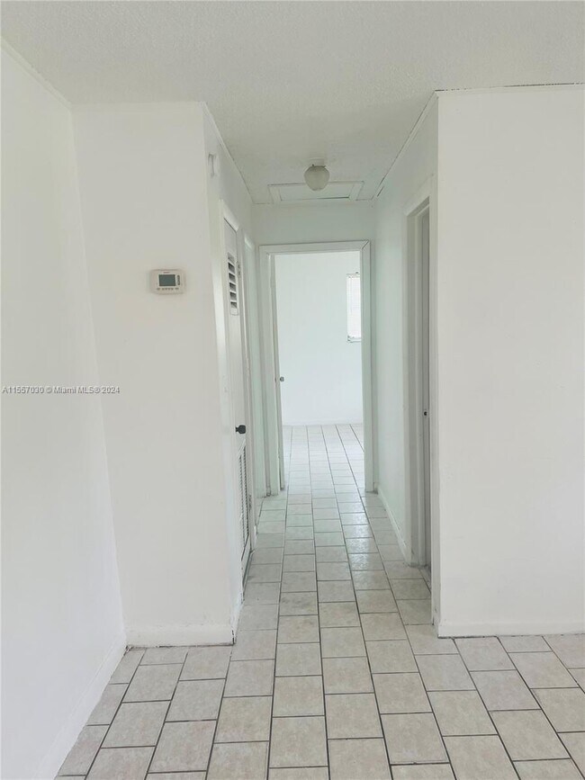 Building Photo - 1501 N 57th Terrace