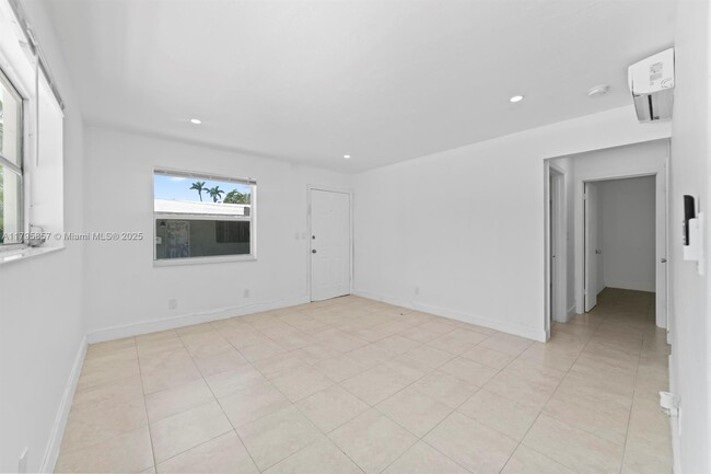 Foto del edificio - 2457 NE 183rd St