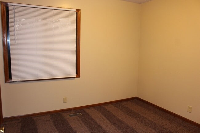 Building Photo - Completely Remodeled Home in Perfect Centr...