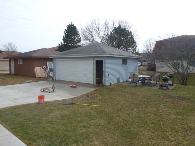 Building Photo - 123 Marcella St