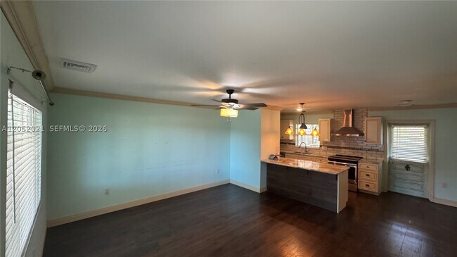 Foto del edificio - 322 W Sample Ave