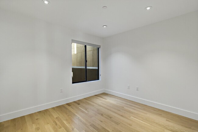 Building Photo - 267 25th Ave