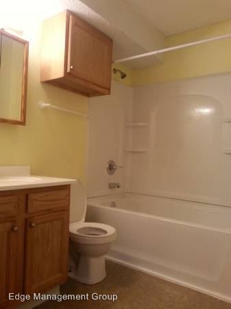 Building Photo - 1621 Carriage Hill Dr