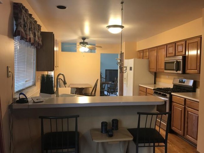 Building Photo - 3 bedroom in Aurora IL 60502