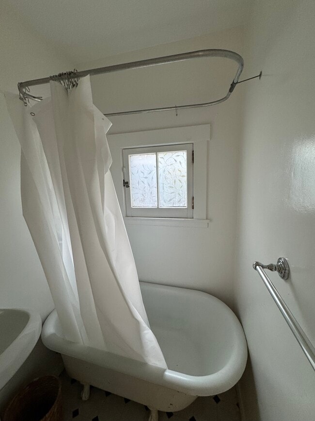 Foto del edificio - 411 E Anapamu St