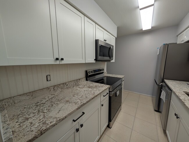 Building Photo - 3463 Bee Ridge Rd