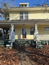 Building Photo - 1413 W 4th St