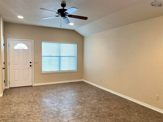 Building Photo - 3017 Cunningham Dr