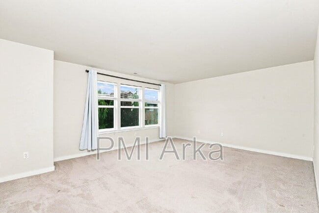 Building Photo - 633 Ilwaco Pl NE
