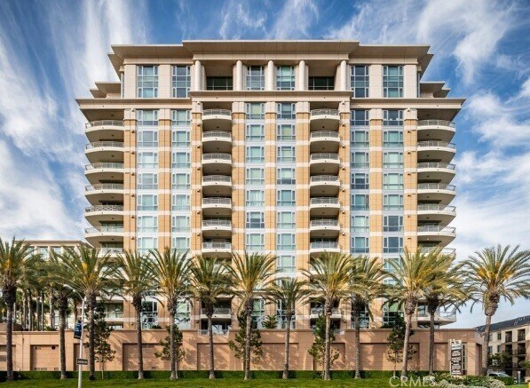 Building Photo - 2242 Scholarship