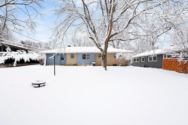 Building Photo - 3618 Cascade Rd