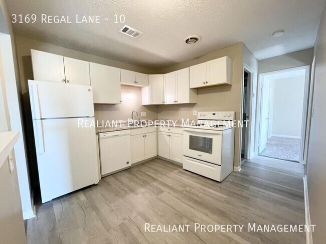 Foto del edificio - 3169 Regal Ln