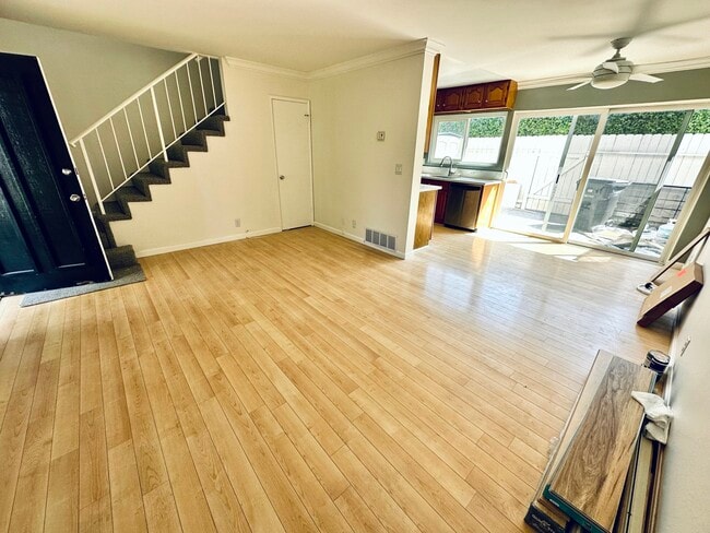 Building Photo - 8452 El Arroyo Dr
