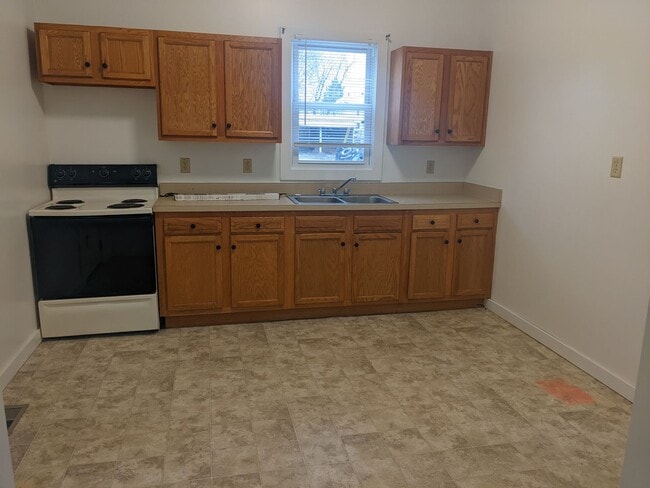 Building Photo - 802 Cottage St