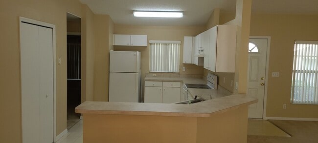 Foto del edificio - ~2/2~S Grand Hwy~Hillside Villas~Spacious End Unit & Close to the Pool!