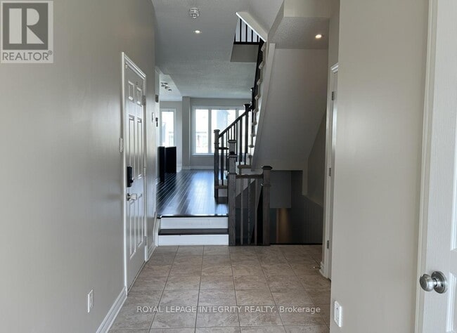 Building Photo - 158 Popplewell Crescent