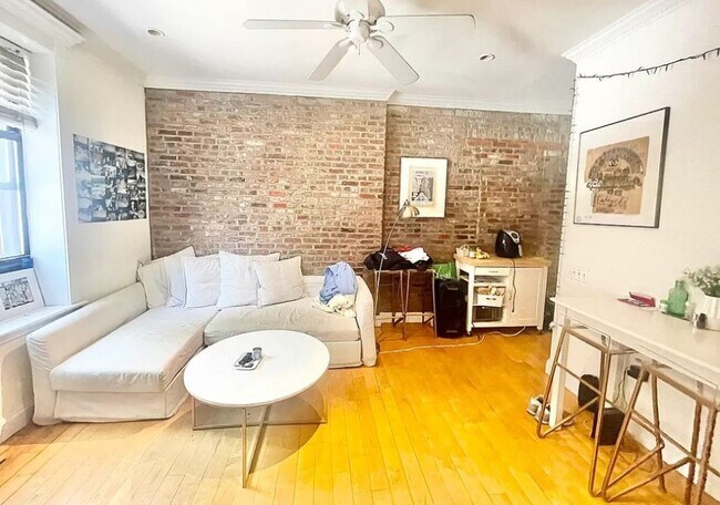 Foto del edificio - 346 E 18th St