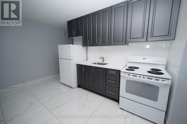 Photo du bâtiment - 2624 Eglinton Ave E