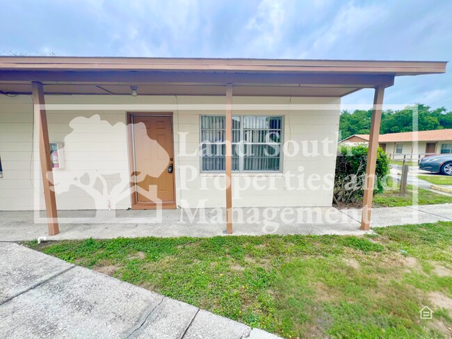 Foto del edificio - 5857 Charlton Dr