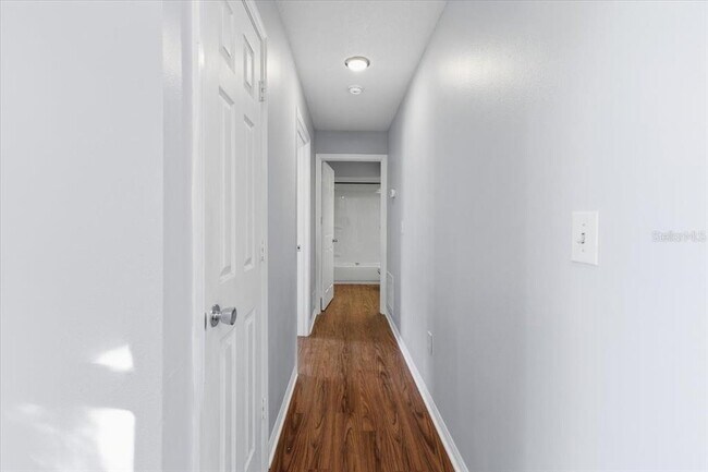 Foto del edificio - 10340 Kidron Ave