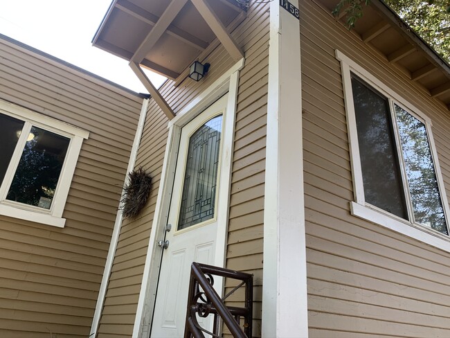 Building Photo - 1158 Oak Grove Dr