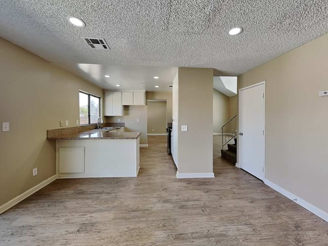 Foto del edificio - 7380 Lime Ave
