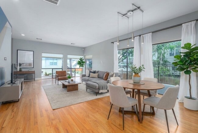 Building Photo - 4302 Spencer St