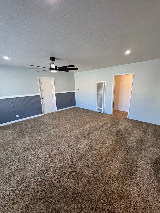Foto del edificio - Beautifully Freshly Renovated Home in the ...
