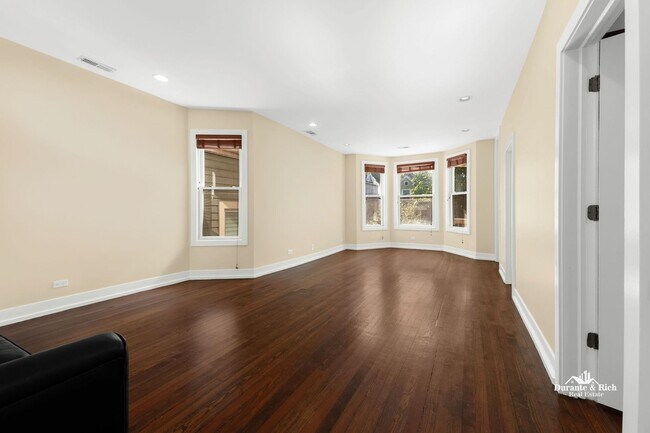 Foto del edificio - Albany Park 3++ Bedroom Duplex Has it All