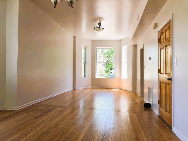 Building Photo - 856 N Lawndale Ave