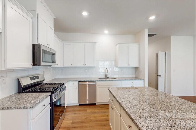 Foto del edificio - 2752 Yeager Dr NW