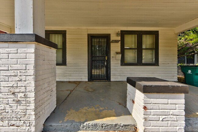 Foto del edificio - Come Home To The Plaza District - 3 bed, 1...