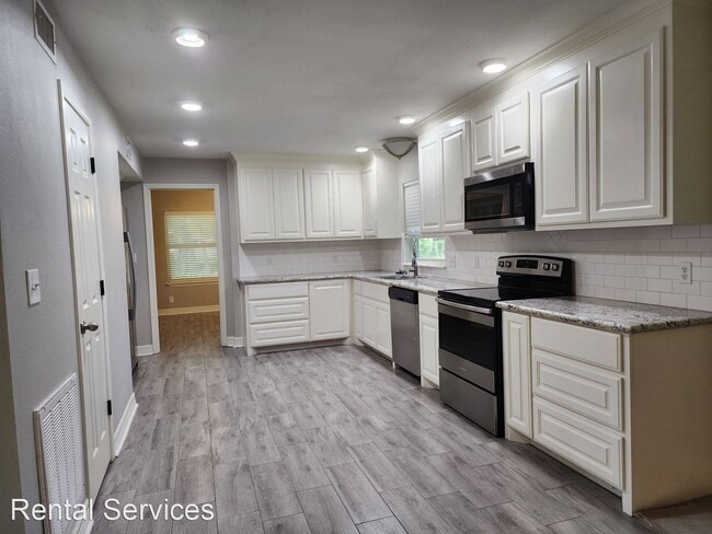 Building Photo - 4 br, 2.5 bath House - 2755 Evangeline Dr