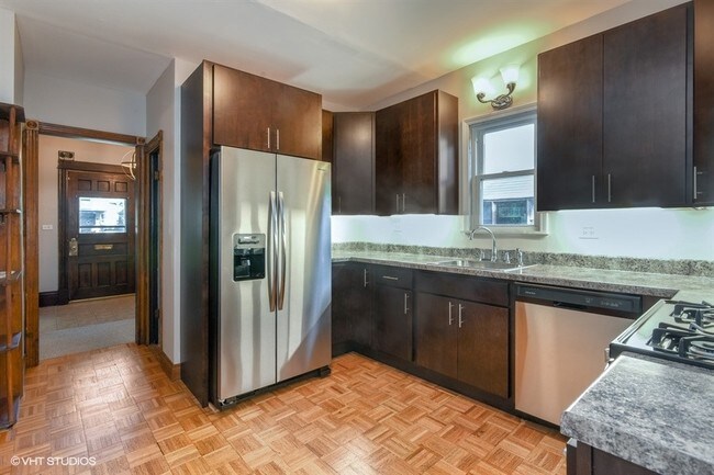 Foto del edificio - 3833 N Kenneth Ave