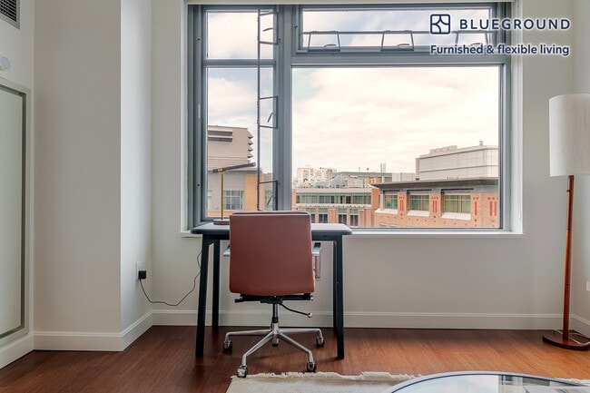 Building Photo - 100 Landsdowne St