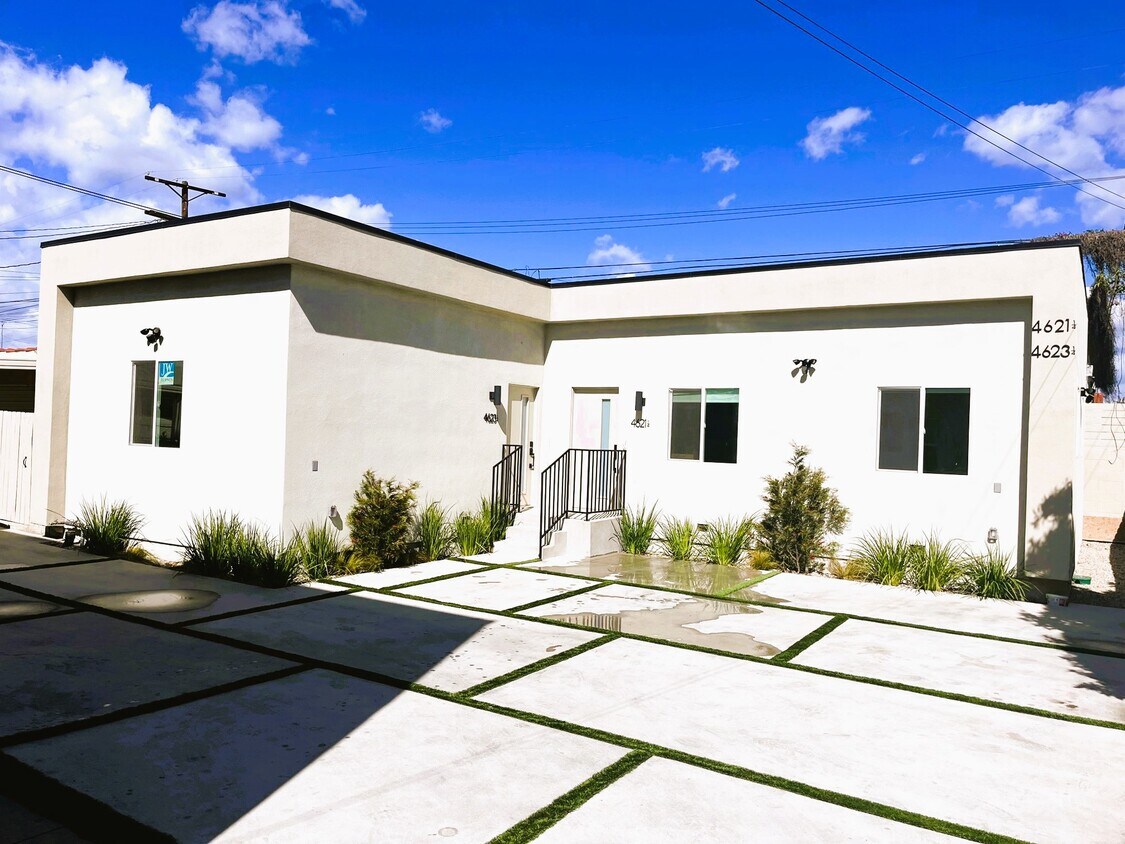 ADU Front - 4621 Pickford St