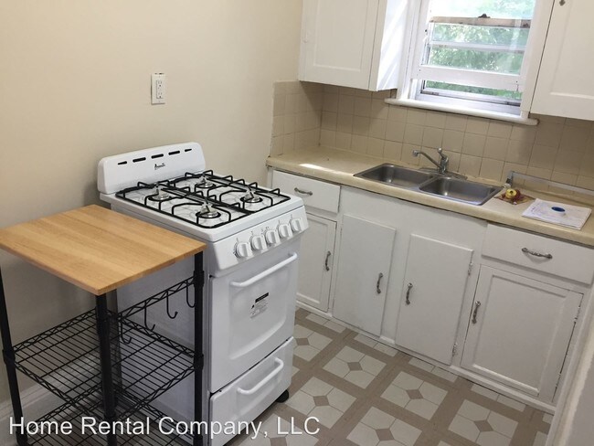 Building Photo - 1352 College Ave NE