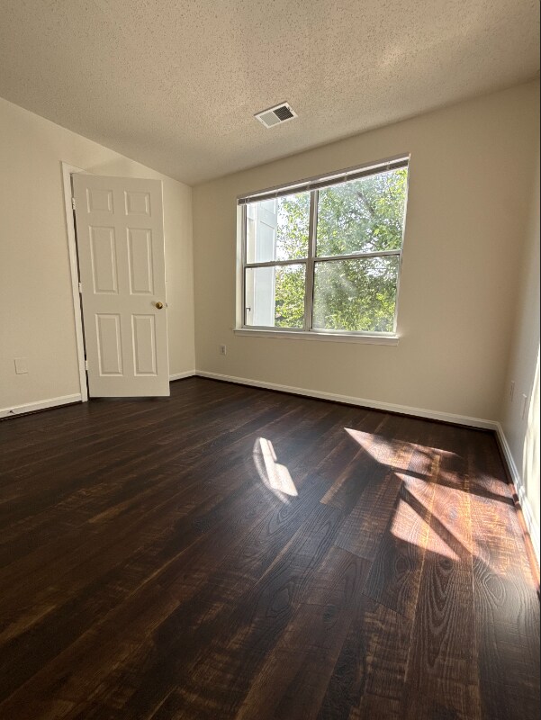 Foto del edificio - 10022 Vanderbilt Cir