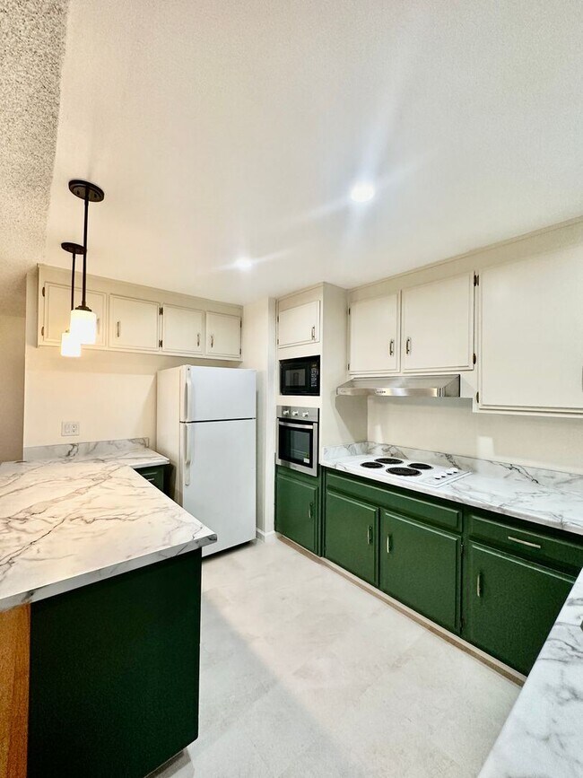 Building Photo - 3 br, 2 bath House - 1309 Locust Pl