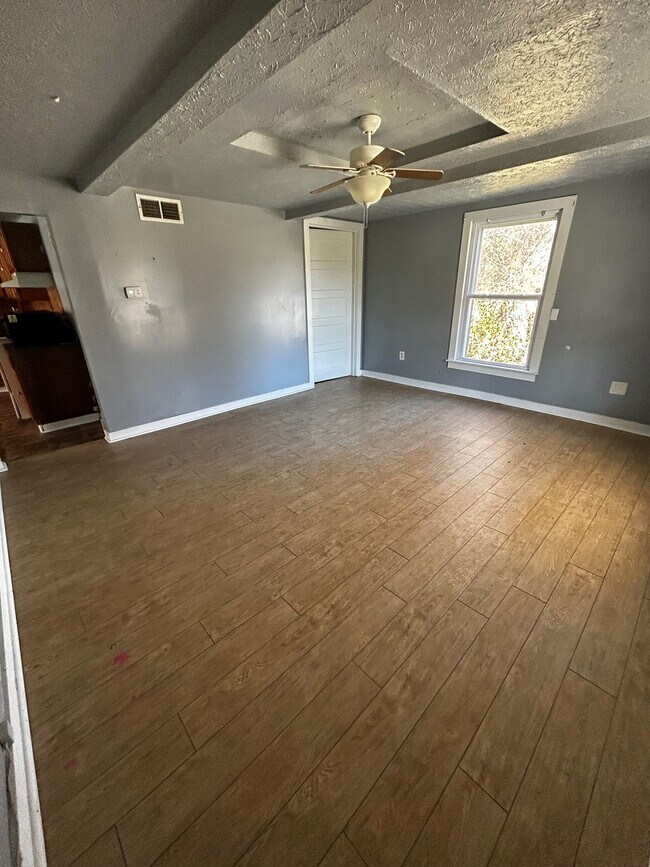 3446 Cummins Ferry Rd, Versailles, KY 40383 House Rental in