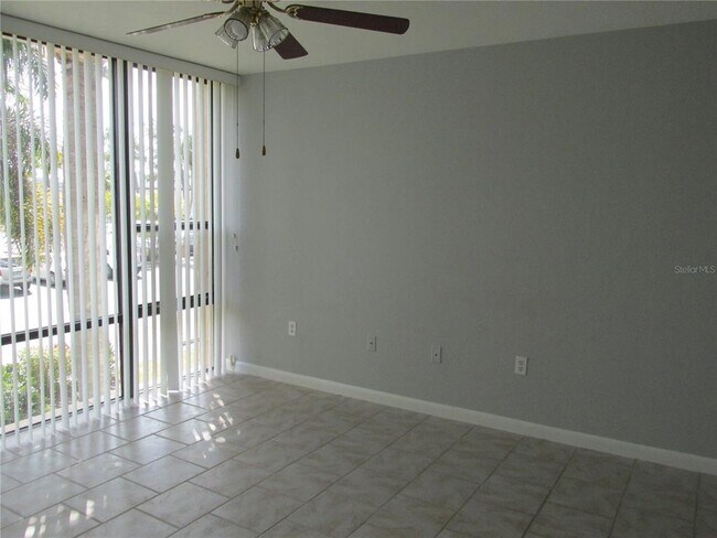 Building Photo - 618 Bird Bay Dr S