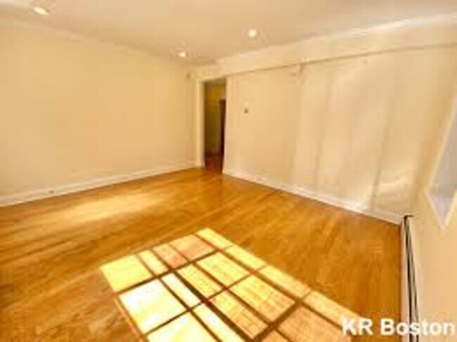 Building Photo - No Brokers Fee, Heat, Hot Water Included, Large Unit on Coolidge Corner, Laundry on a Site