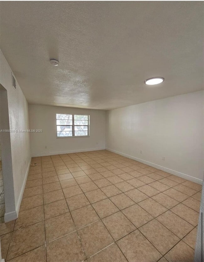 Building Photo - 17255 SW 95th Ave