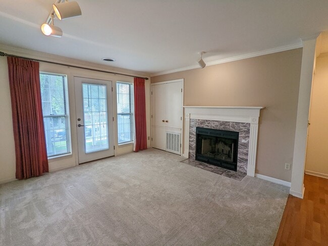 Building Photo - 921 Harbor House Dr