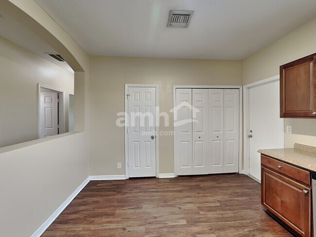 Building Photo - 2302 SW Webster Ln