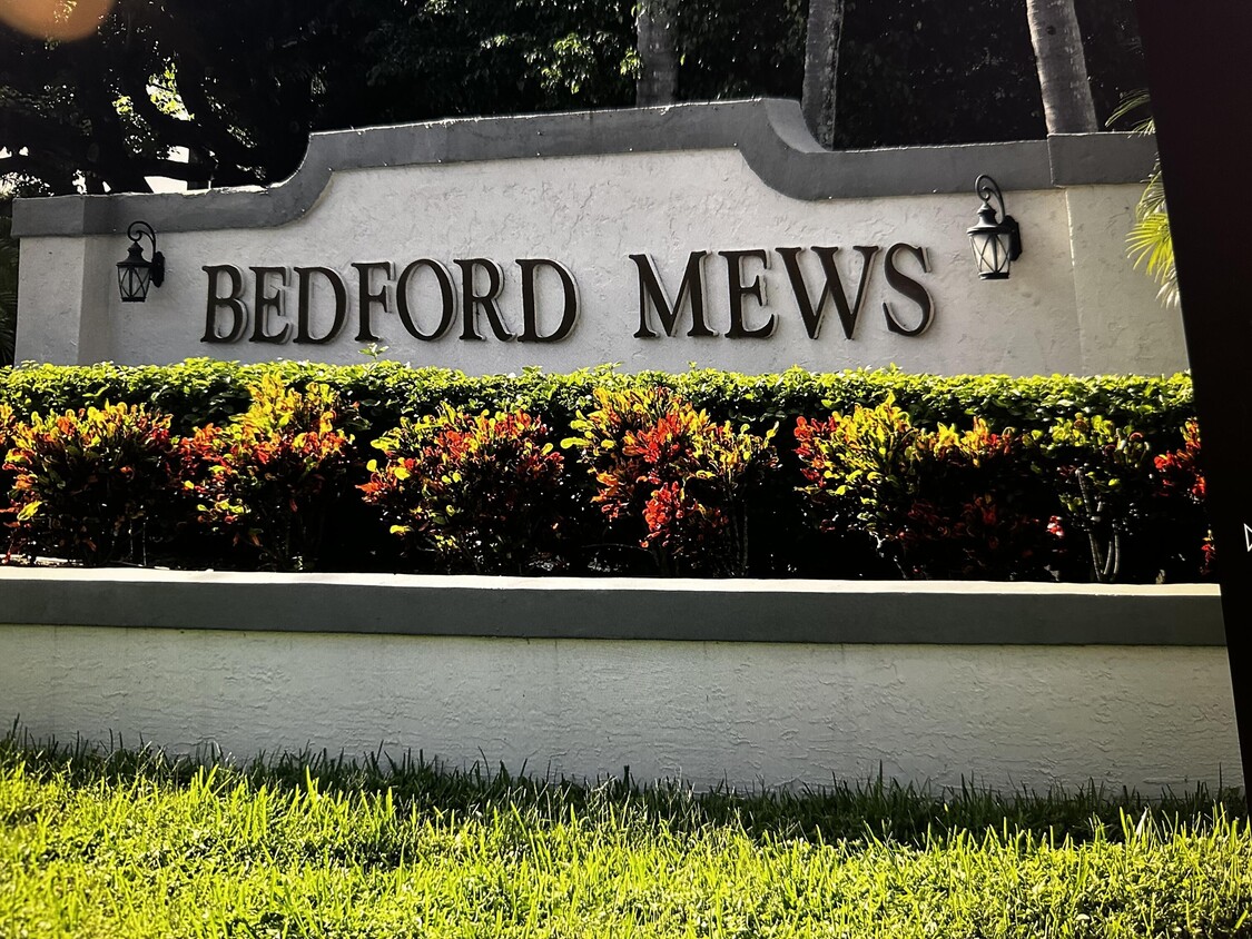 Building Photo - 2551 Bedford Mews Dr
